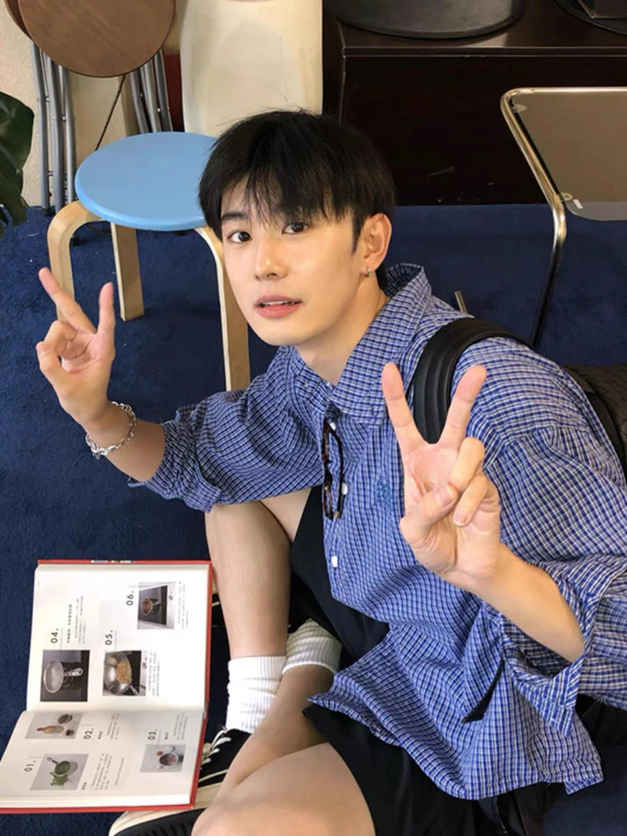 Csa Masculina Casual de Manga Longa em Estampa Xadrez Azul Estilo Coreano Moda Descontraída Ajuste Solto Estilo Universitá...