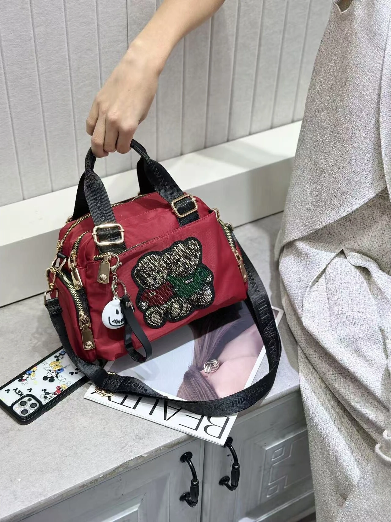 Fashionable Bear Print Waterproof Handbag Women's Shoulder Bag Sparkling Crystal Crossbody Bag Trendy Spring 2026 Ladies Bag
