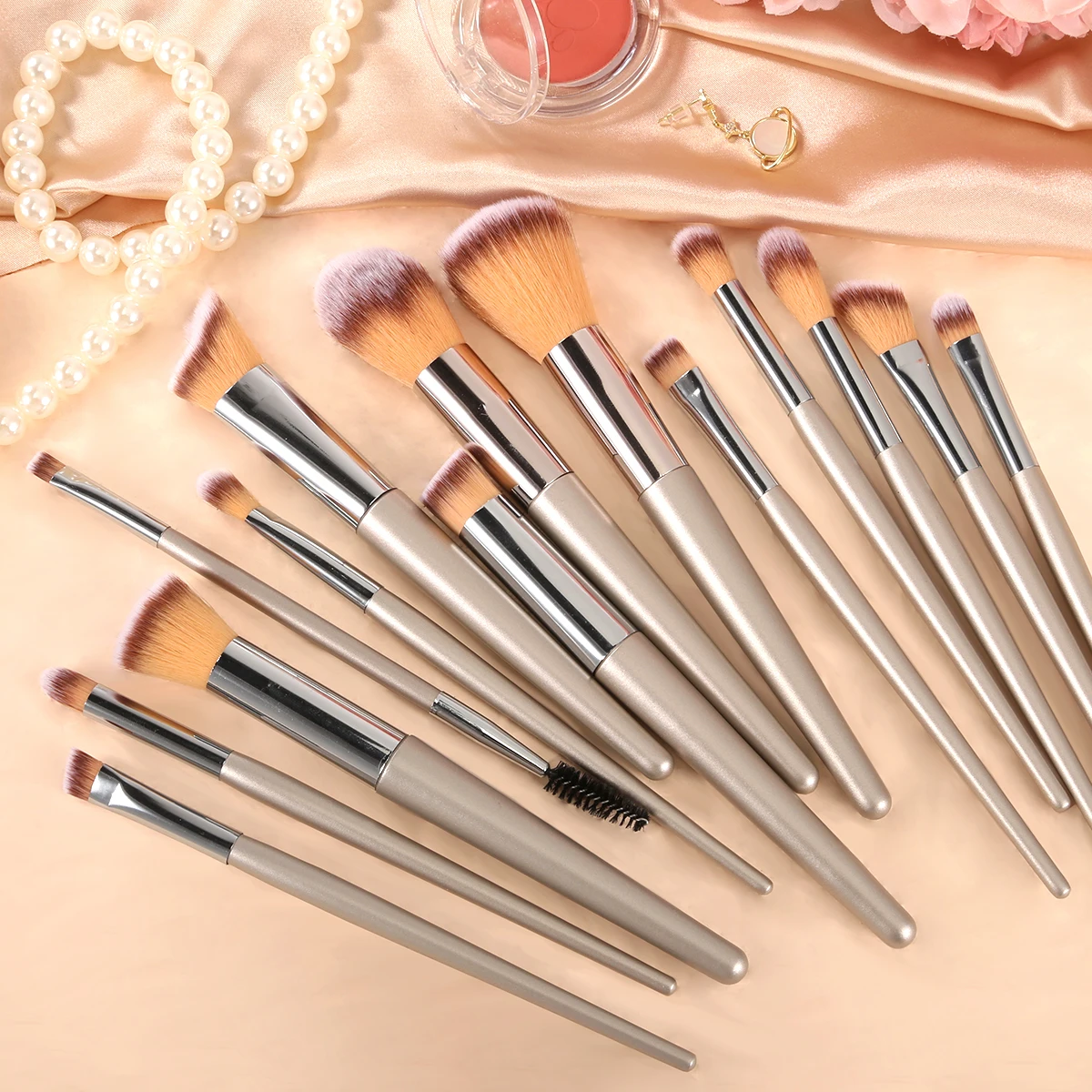 14 Pcs Professional Makeup Brush Kit Elegant Champagne Color, Blending Eye Shadow Foundation Conceal Contour Beauty Blush Set