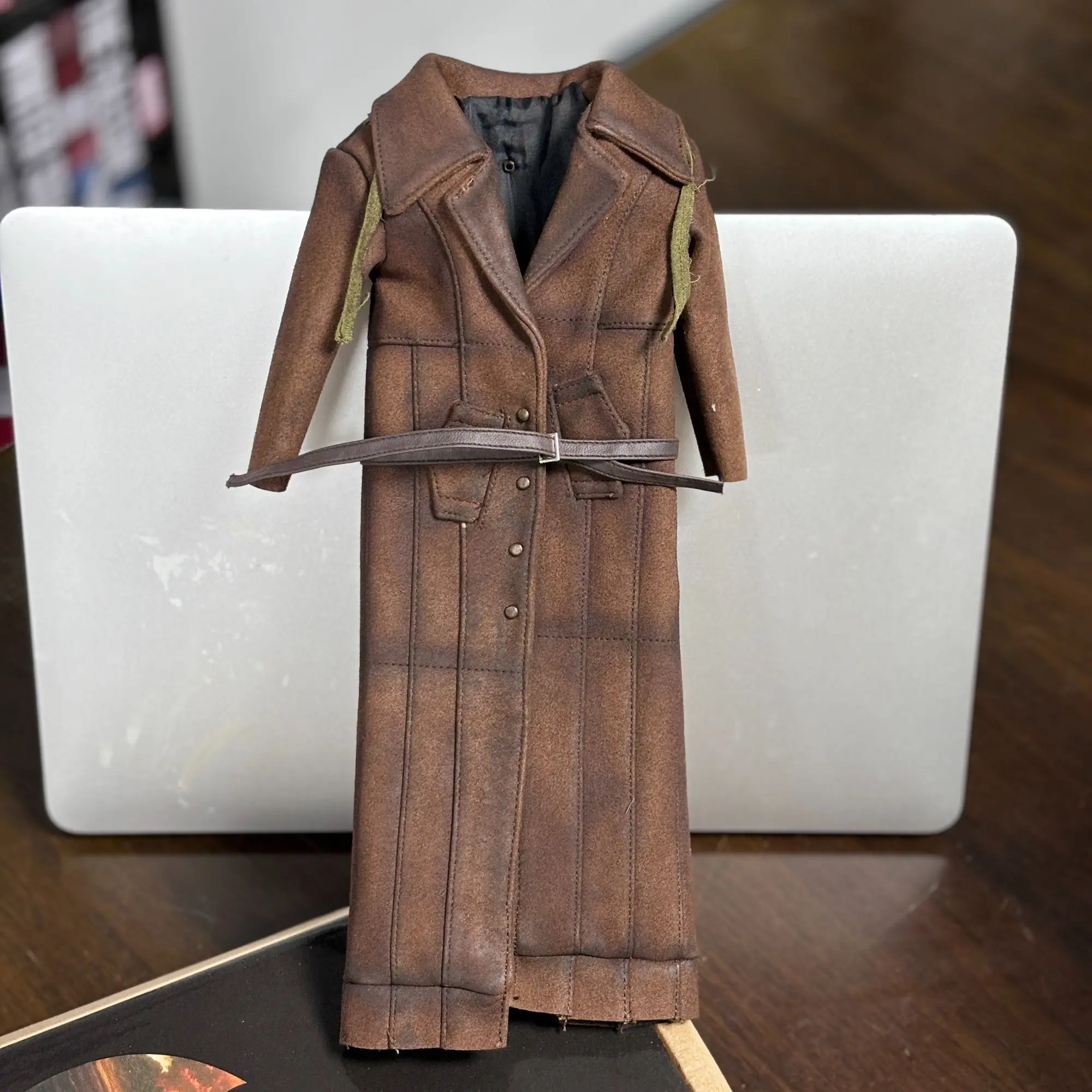 

（In Stock） 1/6 Desert Batman Genuine Leather Distressed Coat Outfit for Ben Affleck Action Figure - New Boxed Version