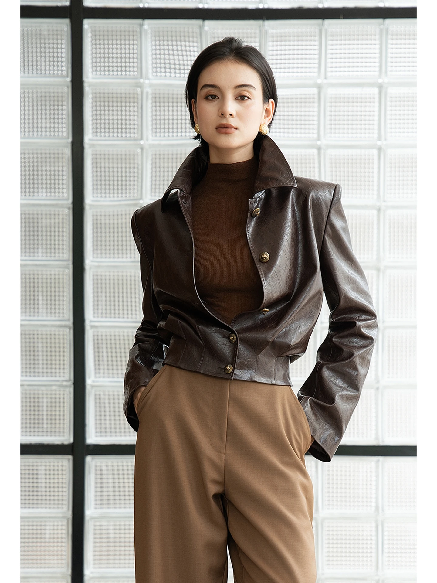 

Весенняя женская кожаная куртка-жакет с пуговицами, стильная и сексуальная, для повседневной носки, свободного кроя, с длинными рукавами и отложным воротником