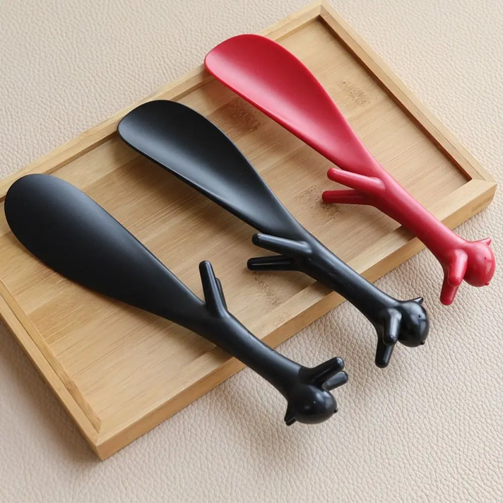 

Cute Squirrel Shaped Sturdy Shoehorn Long Handled Shoe Puller Shoe Wear Aid Back Relaxation Without Bending Portable Shoehorn