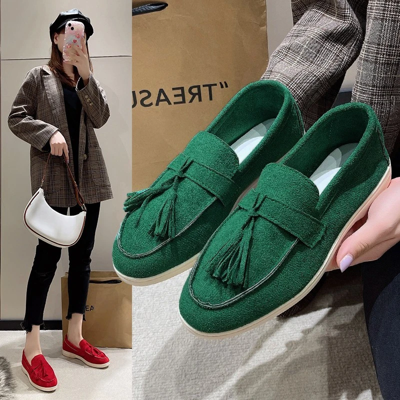 

New Suede Flat Shoes Women Loafers Walk Moccasin Metal Lock Tassel Soft Sole Mules Causal Slip on Shoes Single Shoes