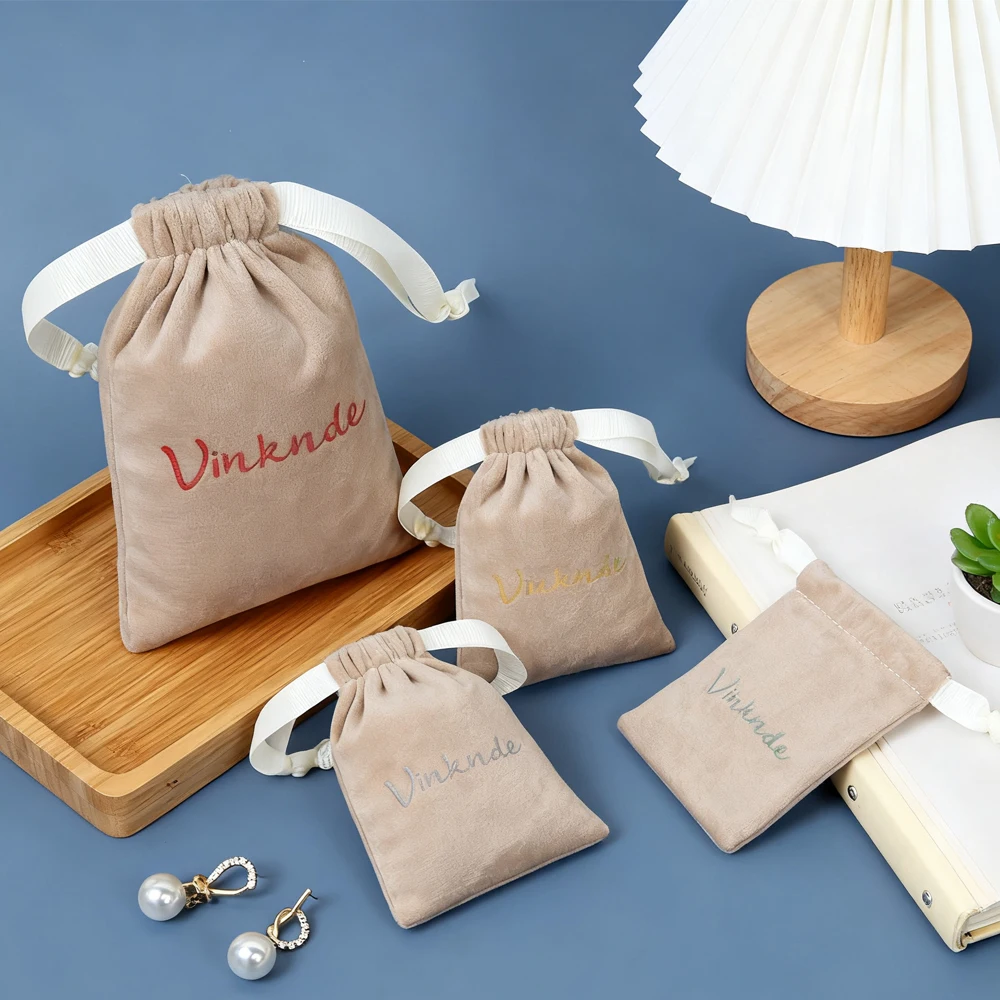 

100 шт., бархатный мешочек для ювелирных изделий с логотипом на шнурке, свадебный рождественский подарок, упаковочная сумка, дорожный браслет, серьги, сумки для хранения