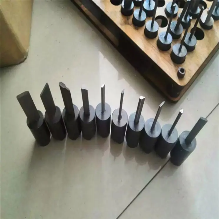 Piegatrice manuale per interposizione con lama fustellatrice ad alta precisione