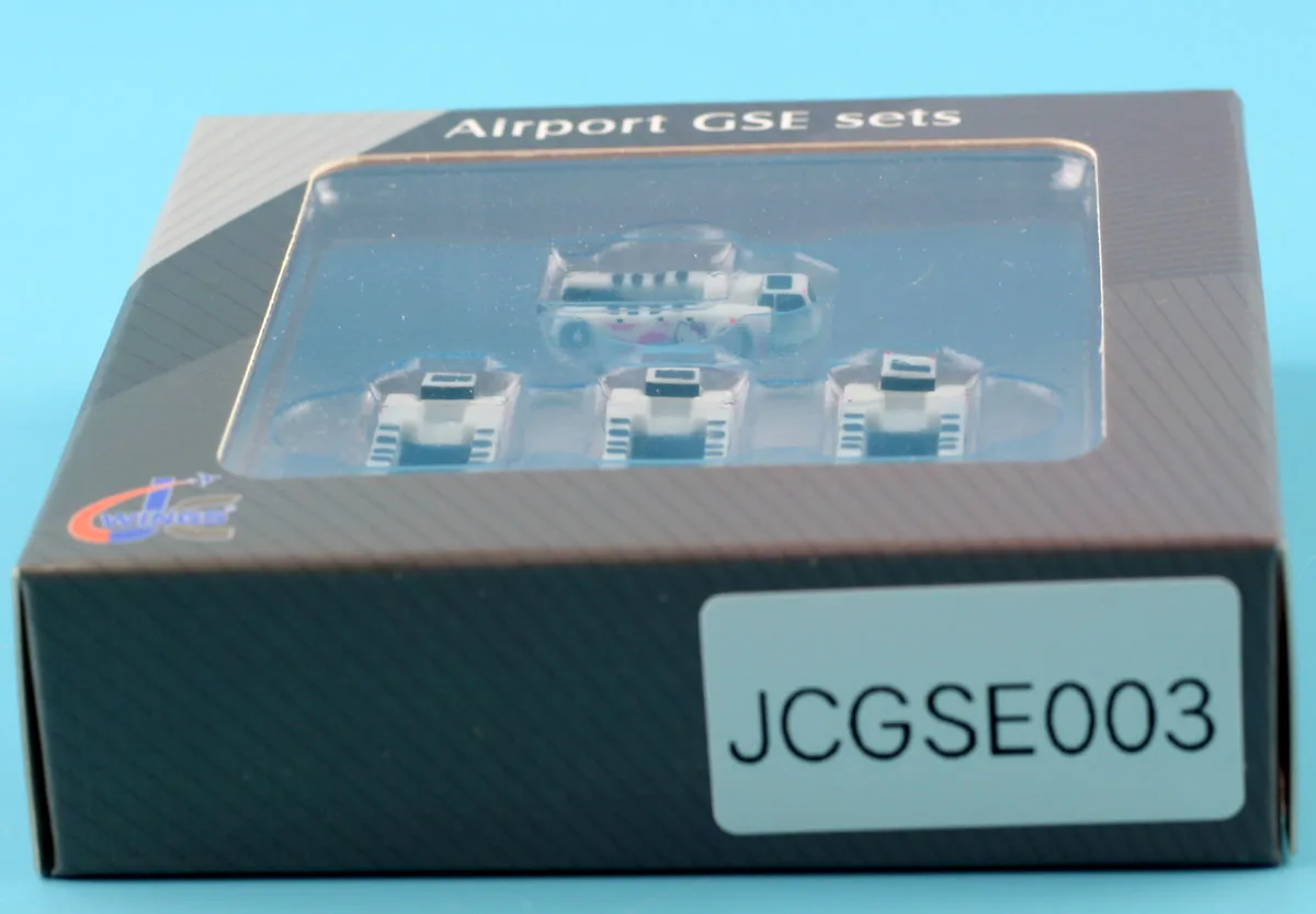 

JCGSE003 1:400 Goldhofer Aircraft tug truck Pushback Tractor 4in1 Plastic Model