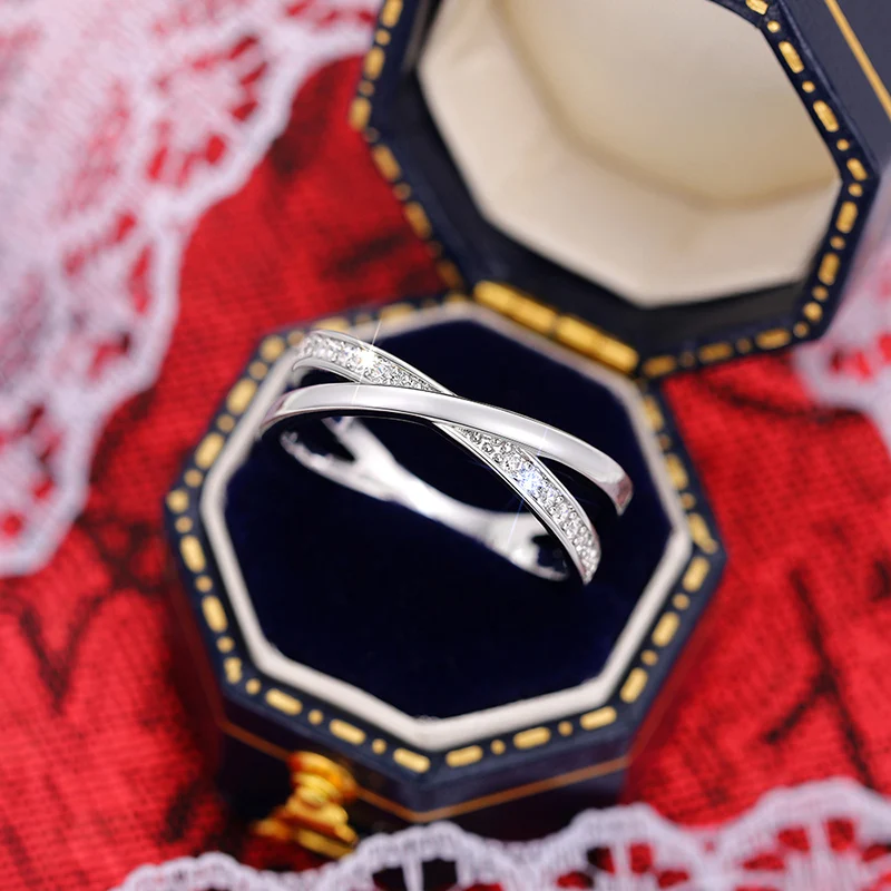 Huitan Fingerring mit klassischem Kreuz-Design für Damen, silberfarben, Zirkonia, X-förmige Ringe, modischer, vielseitiger Damenschmuck