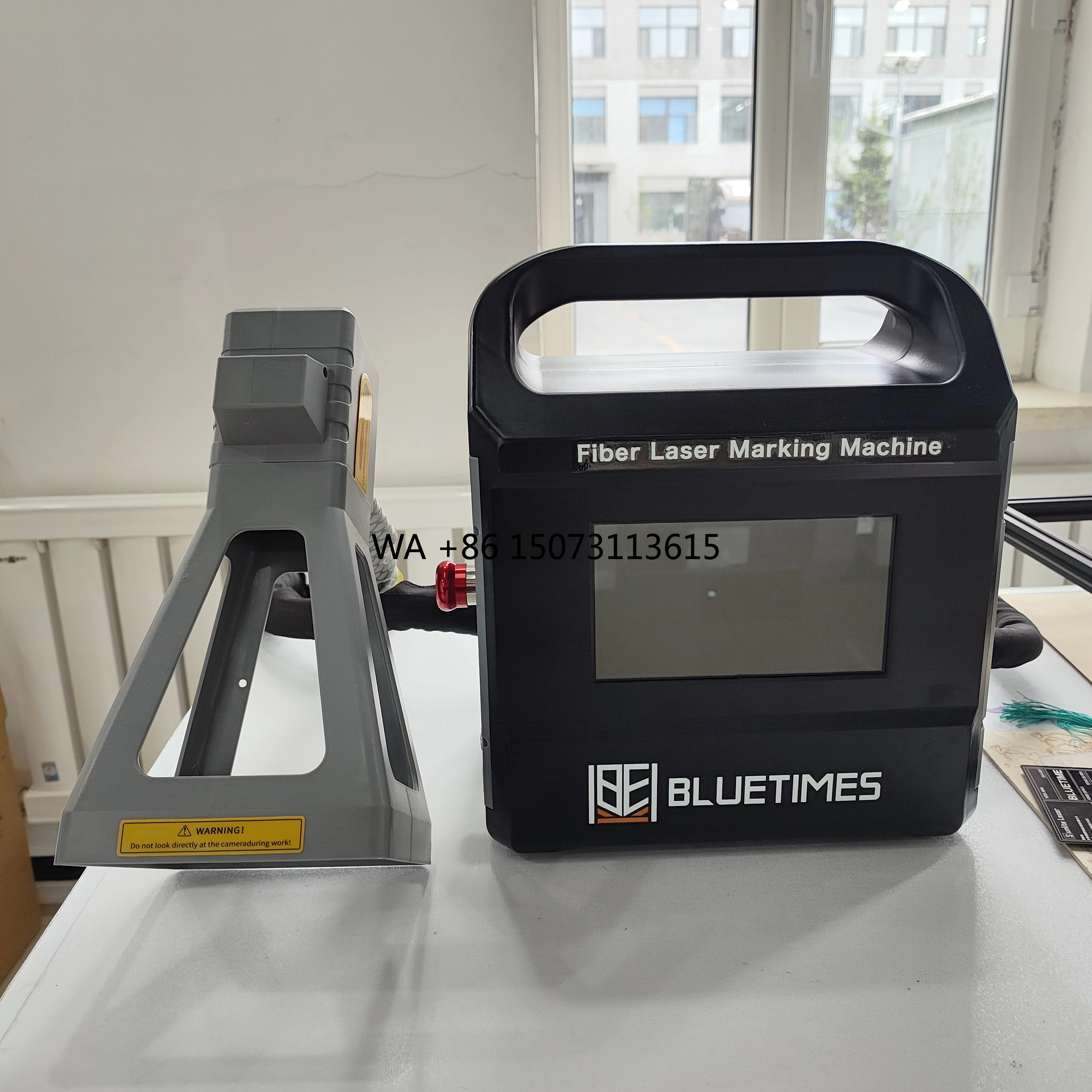 Best Selling Handheld Fiber Laser Marking Machine 30w Made in China to Mark Stainless Steel Aluminum Alloy Tyres Car Window Etc