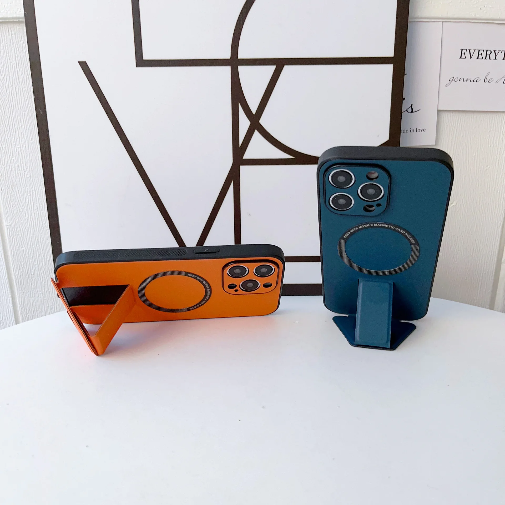 حافظة هاتف جذابة مزودة بدعامة مغناطيسية لهاتف آيفون 13 12 11 14 برو ماكس XR XS Max 14 Plus حافظة ظهر من السيليكون الفاخر