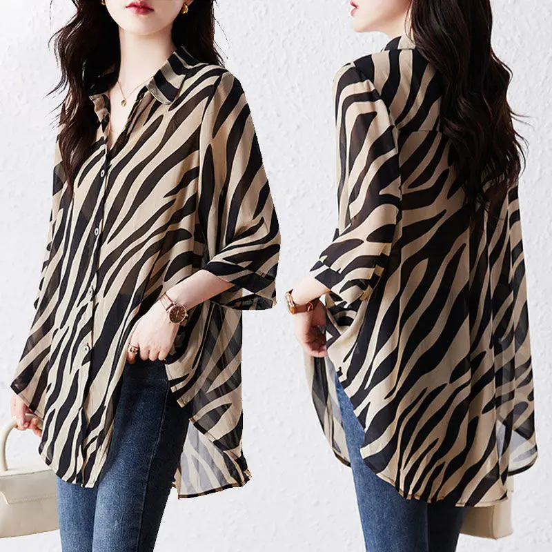 

Large Size Streak Sun Protection Chiffon Shirt Female Zebra-stripe Loose Shirt Fat Sister Cover The Belly Look Slimmer on Clothe