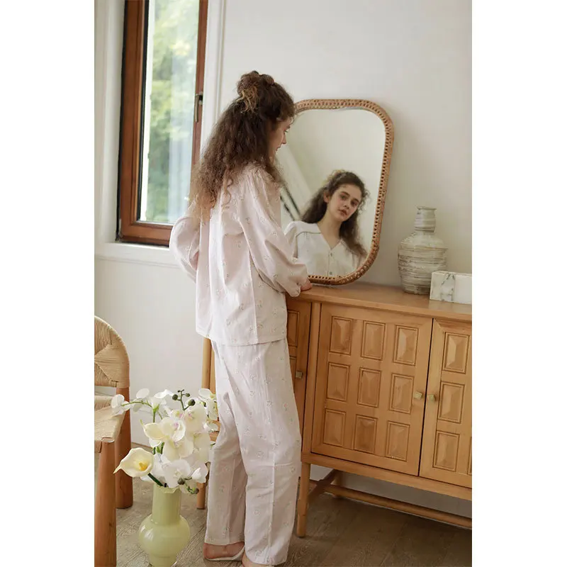 طقم بيجامة رومانسية من القطن الناعم للنساء من Ditsy بطبعة زهور ورقبة على شكل V وأكمام طويلة ملابس مريحة كلاسيكية خفيفة الوزن