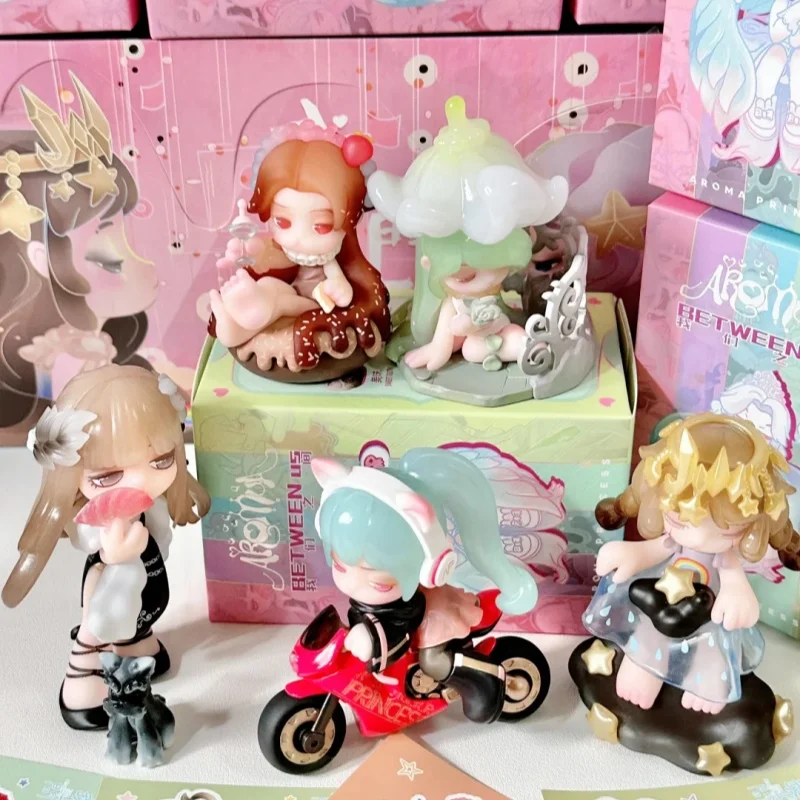 ของเล่นสุดฮิต กล่องสุ่มปลาคาร์ฟ ของสะสมน่ารัก ตุ๊กตาน่ารัก ของขวัญวันเกิดสำหรับเด็กผู้หญิง ของตกแต่งโต๊ะทำงาน