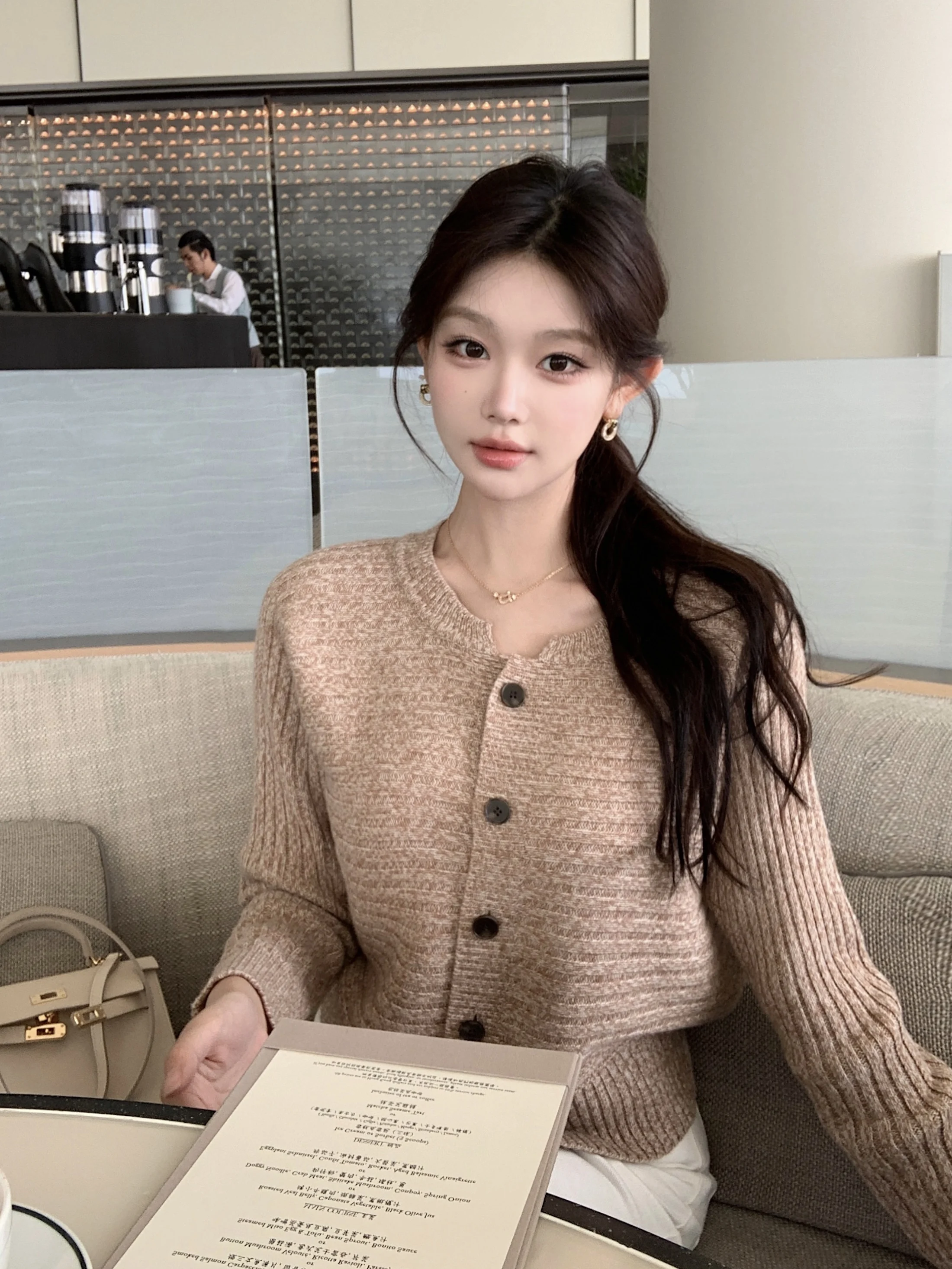 

Парижский весенний люксовый кардиган из 100% шерсти, вязаный, свободного кроя, повседневный, с длинными рукавами, на пуговицах, винтажный, в стиле lazy feel, с цветочным узором