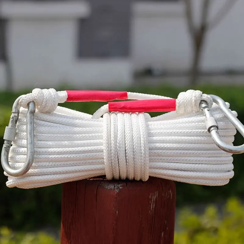 屋外で引き出されたとき、二重フック付きの厚手の物干しロープは、物干しロープの救助ロープを締めます。