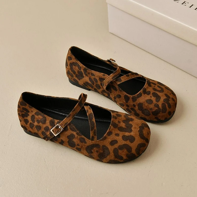 

Женские леопардовые лоферы, кроссовки на плоской подошве, трендовые балетки, весна 2026, спортивная прогулочная обувь, удобные женские туфли на мелкой платформе, Zapatos