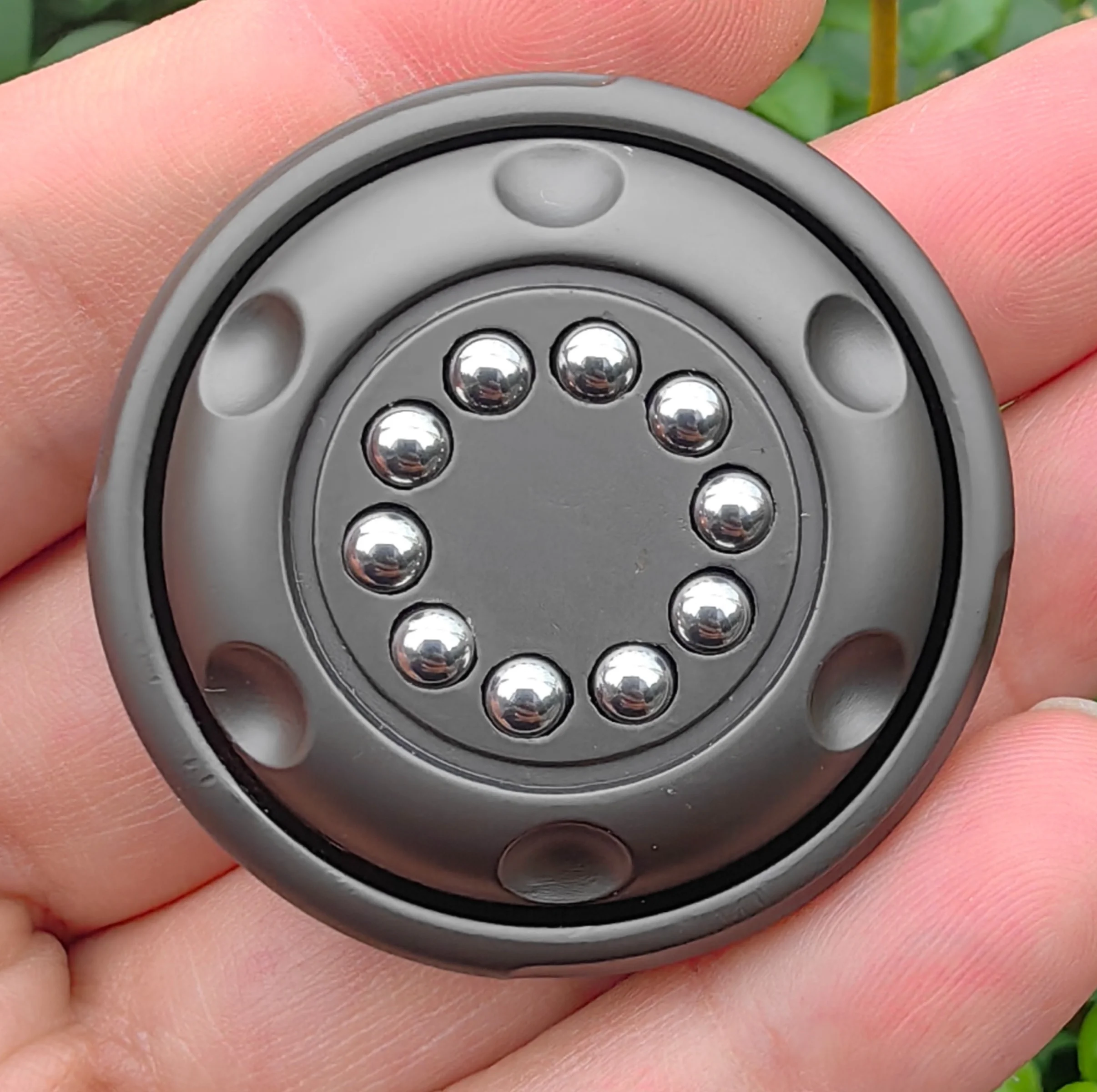 EDC磁気メタルストレス解消スピナーおもちゃ、不安軽減EDCフィジェットおもちゃ（集中力と落ち着きを）、携帯用オフィスおよび家庭用