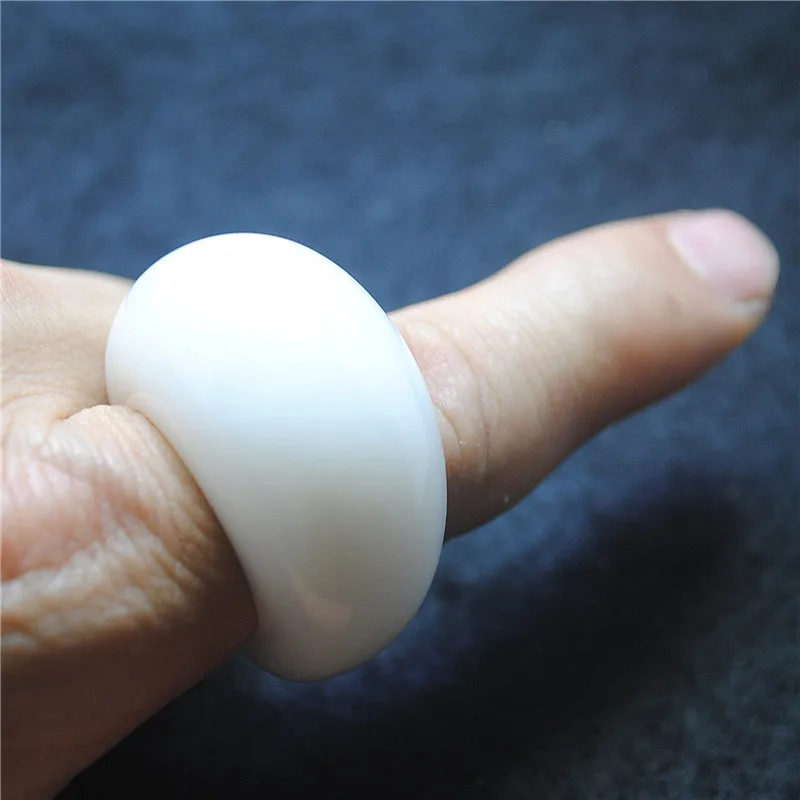 

1 шт. мужские кольца на палец белый Нефритовый камень диаметром 21 мм 22 мм отверстие для модной одежды Бесплатная доставка