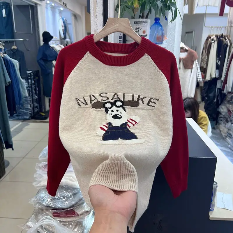 قميص فضفاض محبوك ومطرز برسوم كارتونية للنساء في الخريف والشتاء، سترة علوية عصرية لتقليل العمر