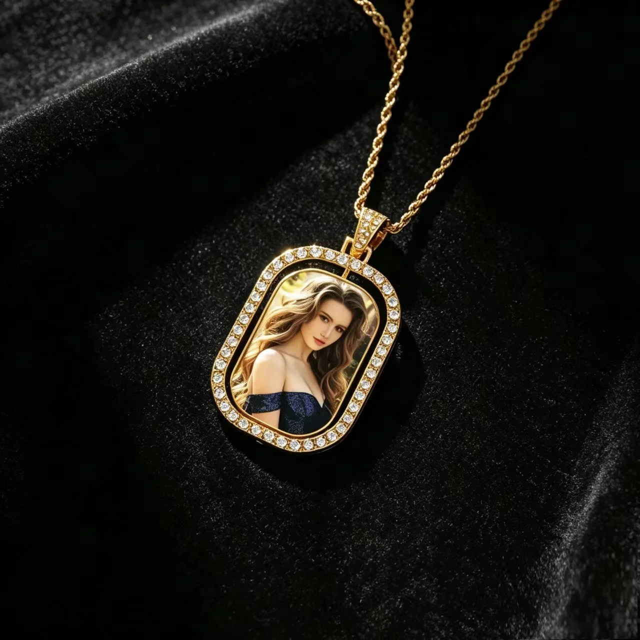 Double-sided custom picture pendant necklace, rotatable DIY photo necklace, hip-hop gift, holiday commemorative gift