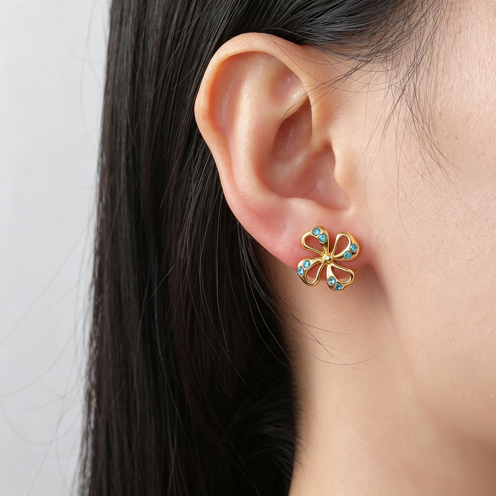 Eueavan Edelstahl Vierblättriges Kleeblatt Strass Ohrstecker Glücksbringer Zierliche Ohrringe Schmuck für Frauen Jubiläumsgeschenk – Detail 3