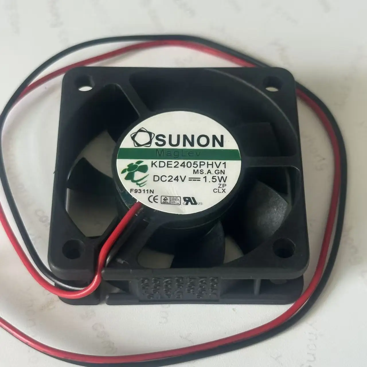 

SUNON KDE2405PHV1 MS.A.GN DC 24 В 1,5 Вт 50x50x15 мм Вентилятор охлаждения сервера