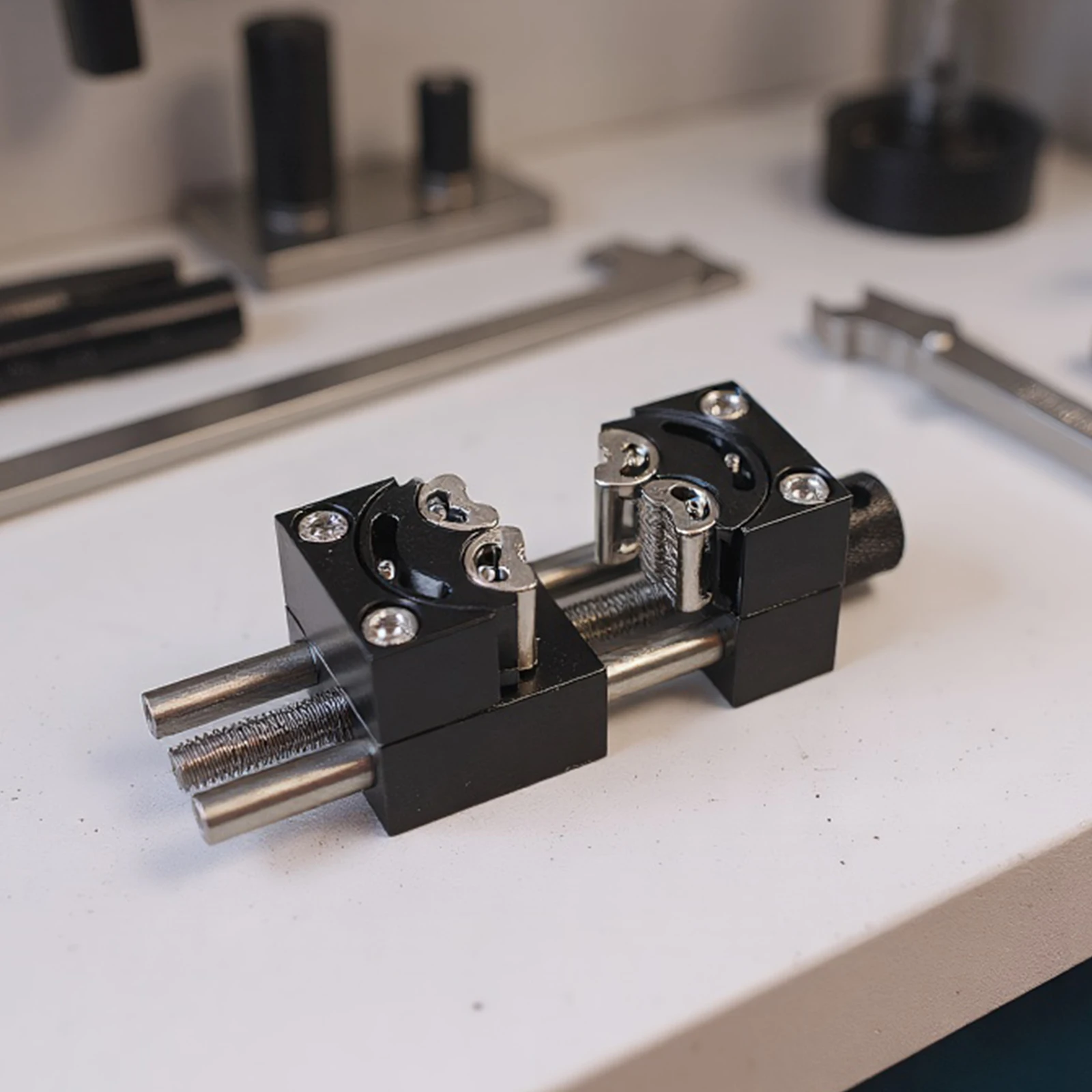 Aluminum Alloy Self-Adjusting Precision Clamping for DIY, Crafts, Jewelry Making, Repair Jig Heteromorphic Jaws Bench Vice Clamp