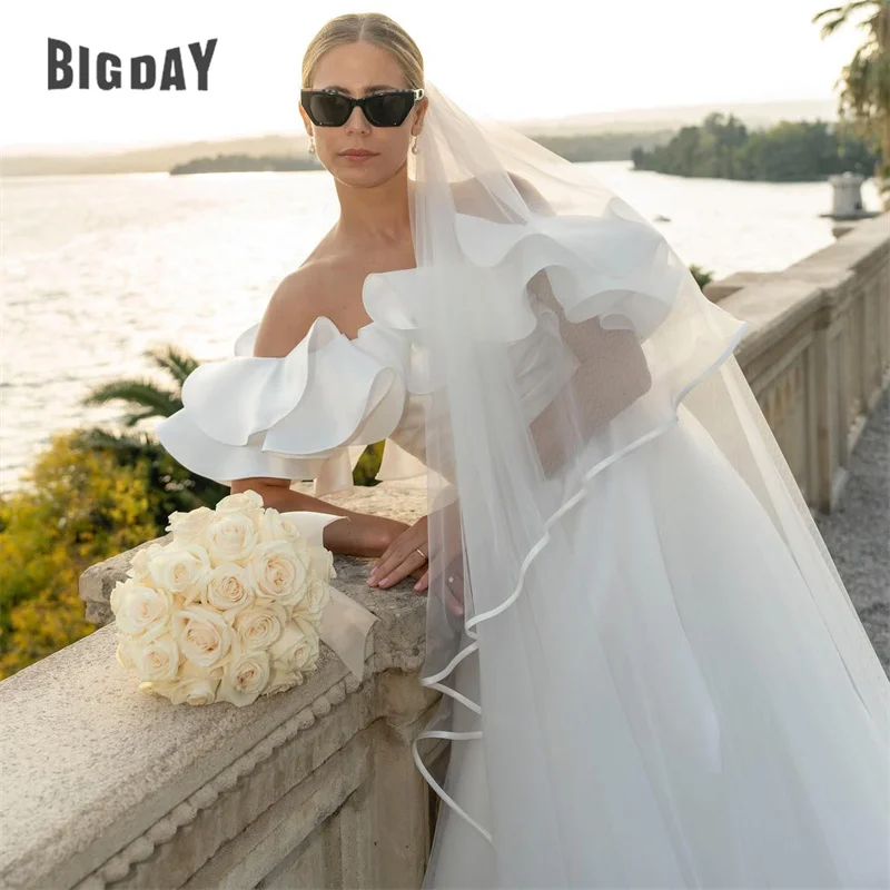 

Elegant A-Line Wedding Dresses Women Off The Shoulder Pleat Open Back Strapless Satin Bridal Gown Sweep Train Vestidos De Noiva