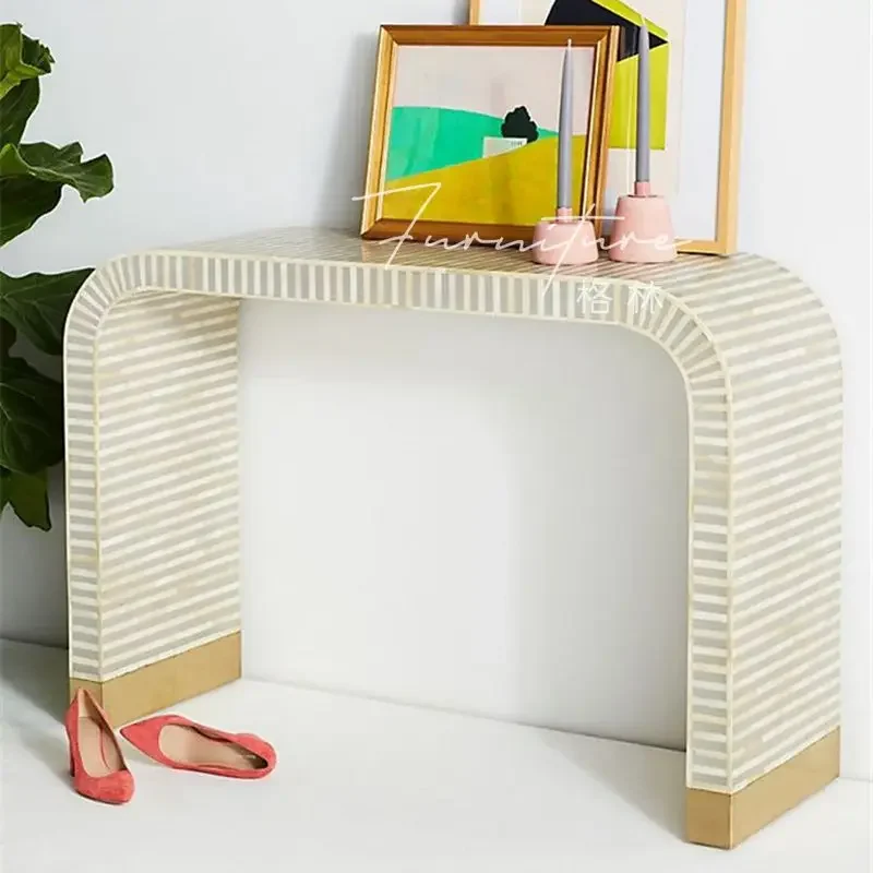 Foyer simples e moderno, armário lateral do sofá