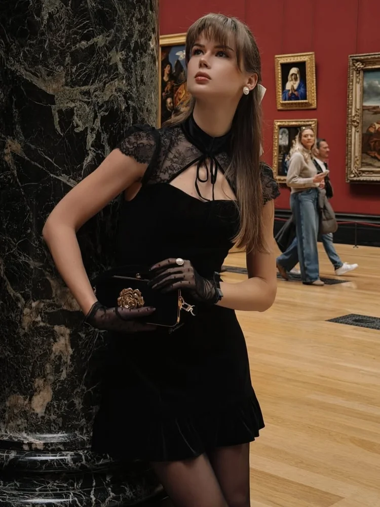 

Сексуальное кружевное бархатное лоскутное короткое платье женское элегантное однотонное облегающее платье без рукавов с круглым вырезом 2026 женское повседневное платье