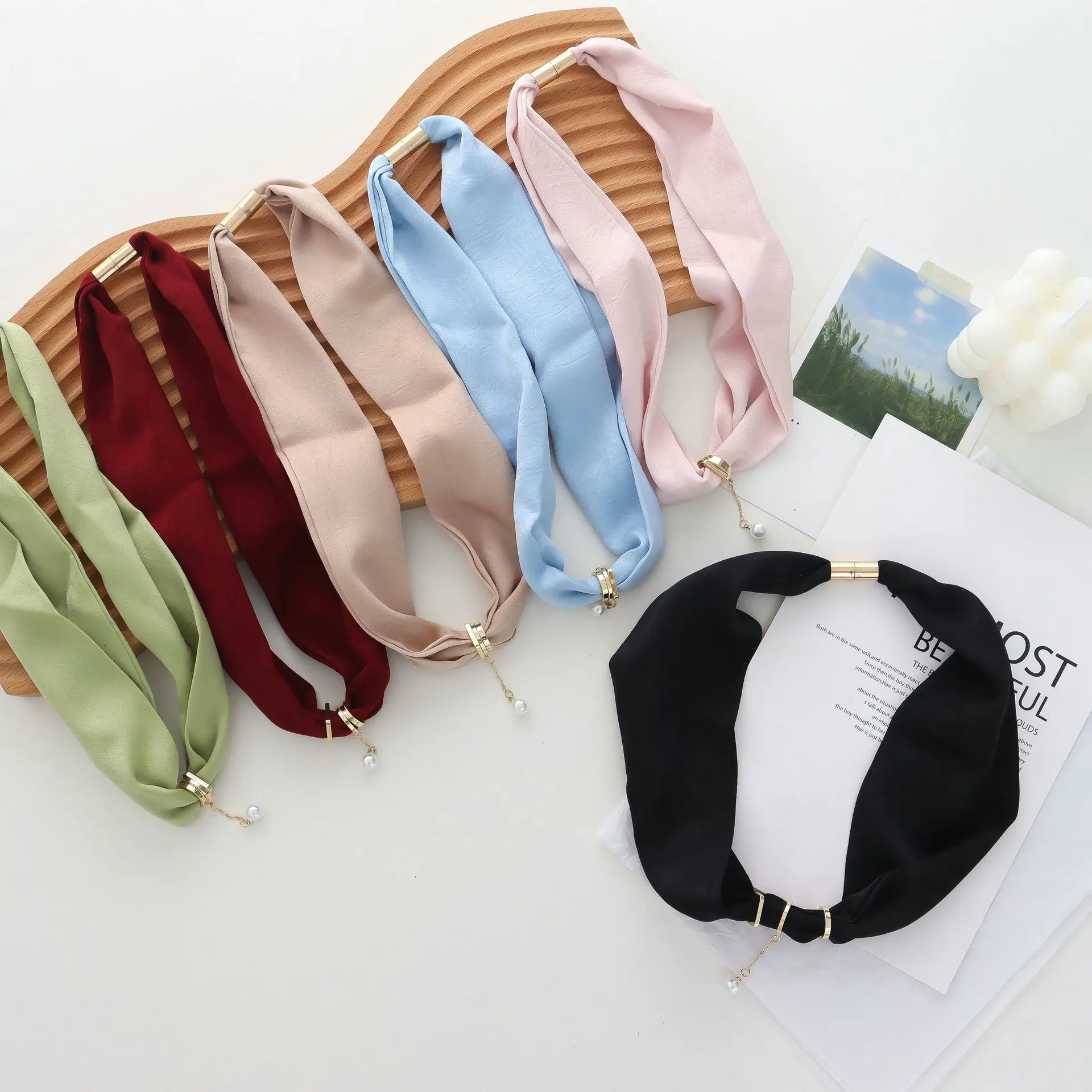 2025 Sciarpa leggera Sciarpa da donna Solido da donna Tutto abbinato Moda Copricapo magnetico Bandana Sciarpa Collana Accessori