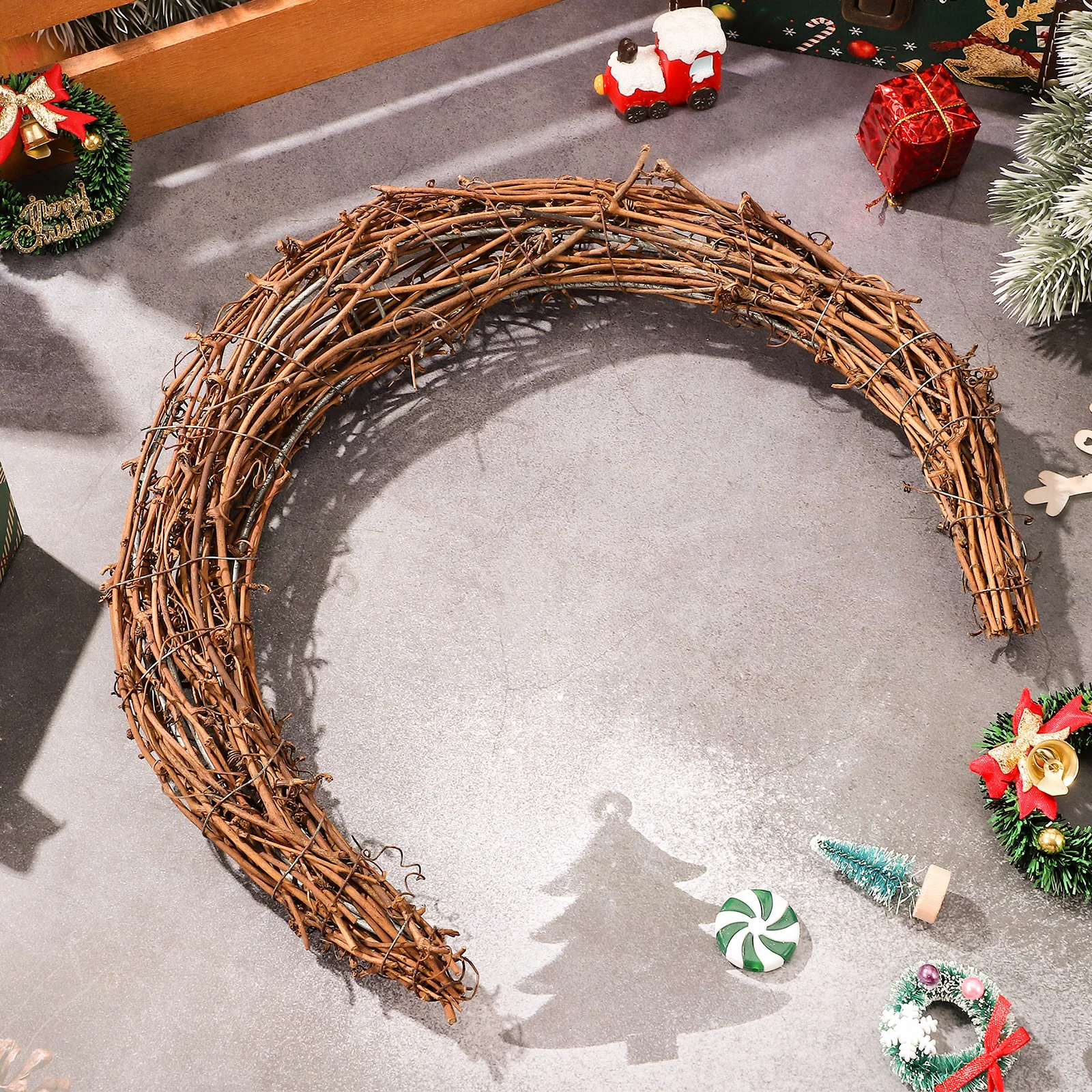 

1pcs Moon Shaped Rattan Wreath Ring 30cm DIY Christmas Decor Home Wall Craft Supplies Dream Hoops Floral Arrangement Party