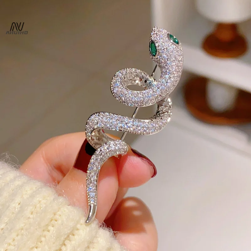 Light Rose Snake Brooches For Women Girls Exquisite Zodiac Snake Enamel Pins Shiny Corsage Clothing Accessories Gift