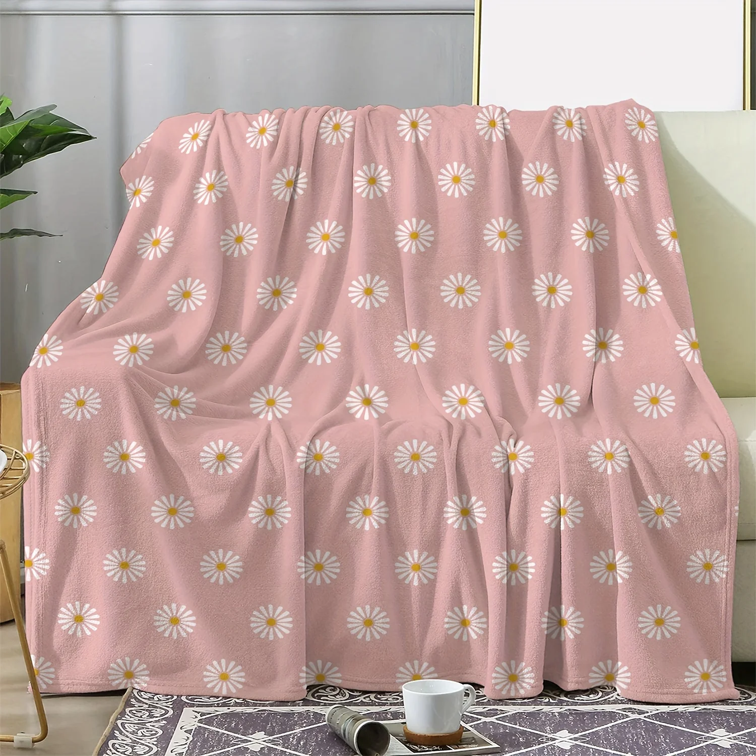 

Cozy College-Style Daisy Print Fleece Blanket: Perfect for Sofa, Bed, Car, Office, Camping, Travel, and All Seasons - Gift Blank