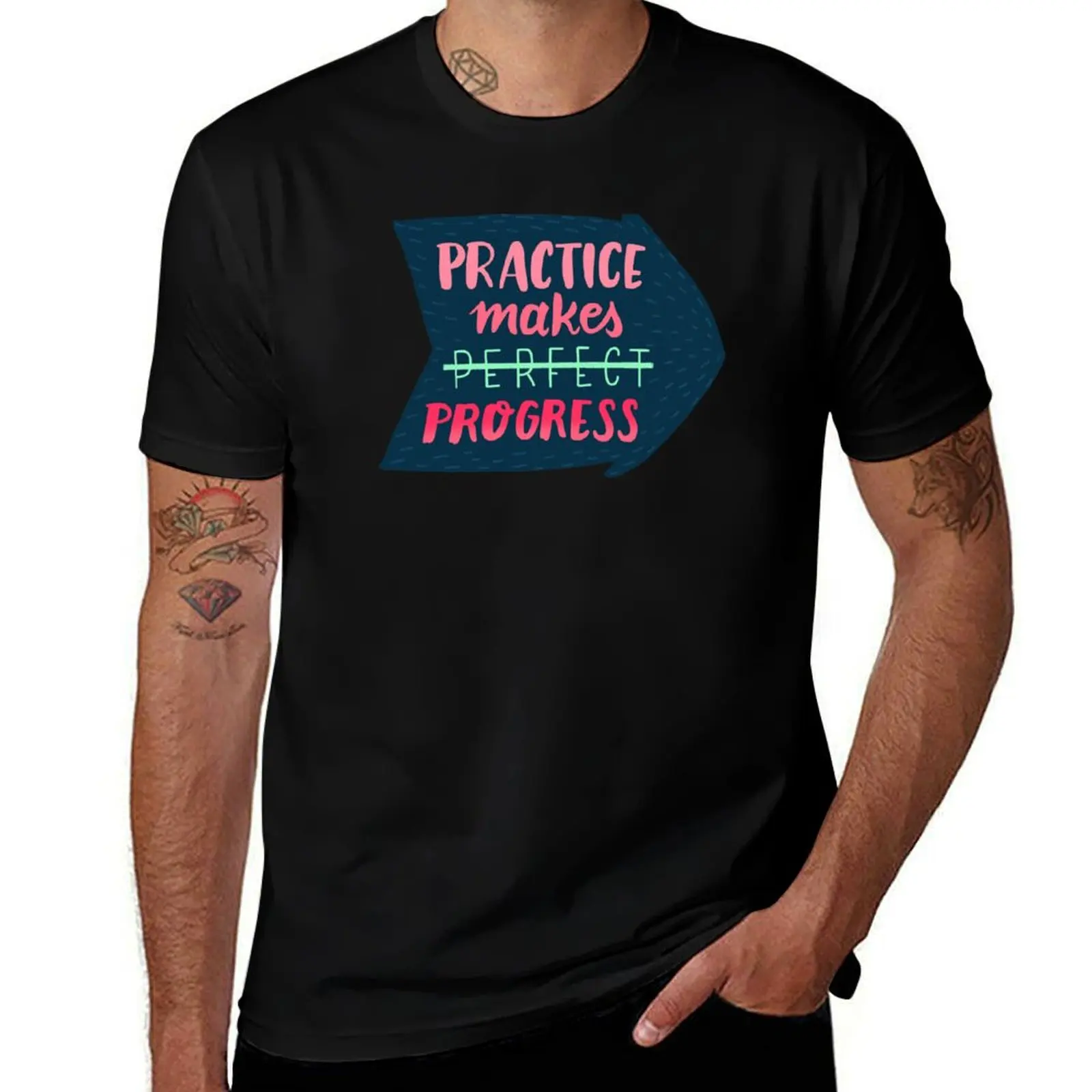 La pratique fait progresser – T-shirt à col rond avec imprimé vintage