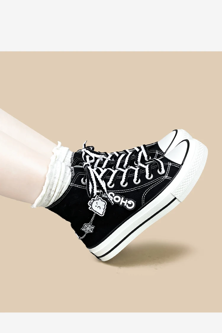 Amy und Michael Y2K Sweet Punk High-Top Canvas-Sneaker für Damen, schwarze Schnürschuhe, flache Freizeitschuhe, niedliche Charms-Schuhe für Teenager-Mädchen – Detail 4