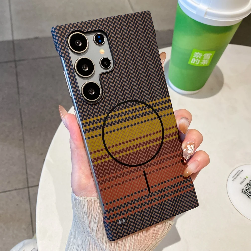 حافظة شحن لاسلكية مغناطيسية من ألياف الكربون بدون إطار لهاتف سامسونج جالاكسي S25 Ultra S24 S23 Plus غطاء صلب رفيع للغاية غير لامع