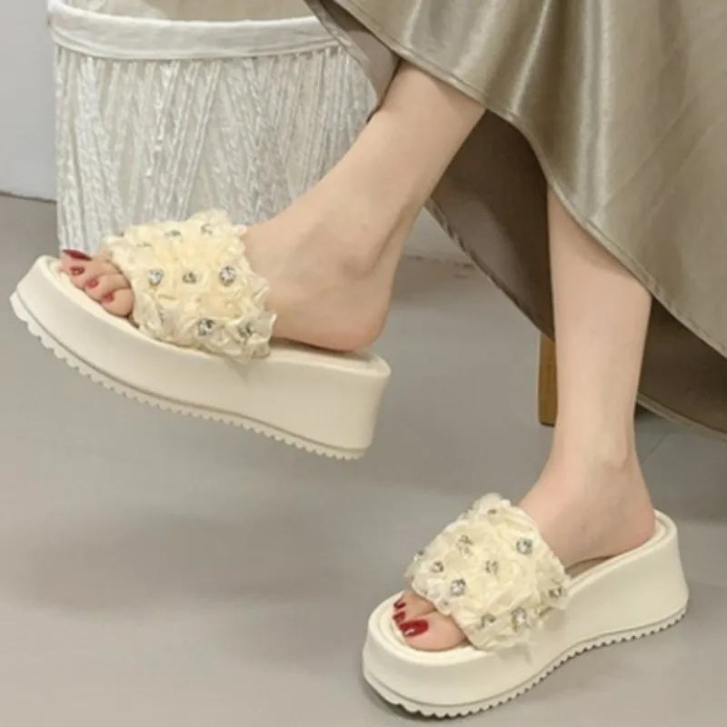 

Flower Rhinestone Platform Platform Slippers Women Wear Trifle Slippers Summer 2026