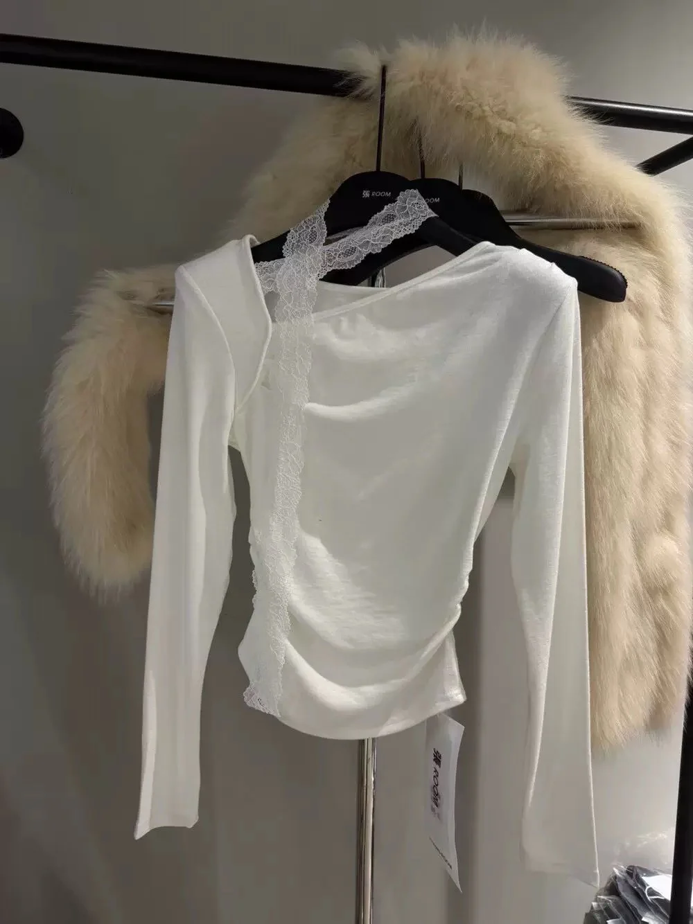 Korean Sle Long Sve T-irt Women's Fce Design Lace Drifting Belt Top Slim Fit Cotton Thi Winter Faion Ladies' Tee