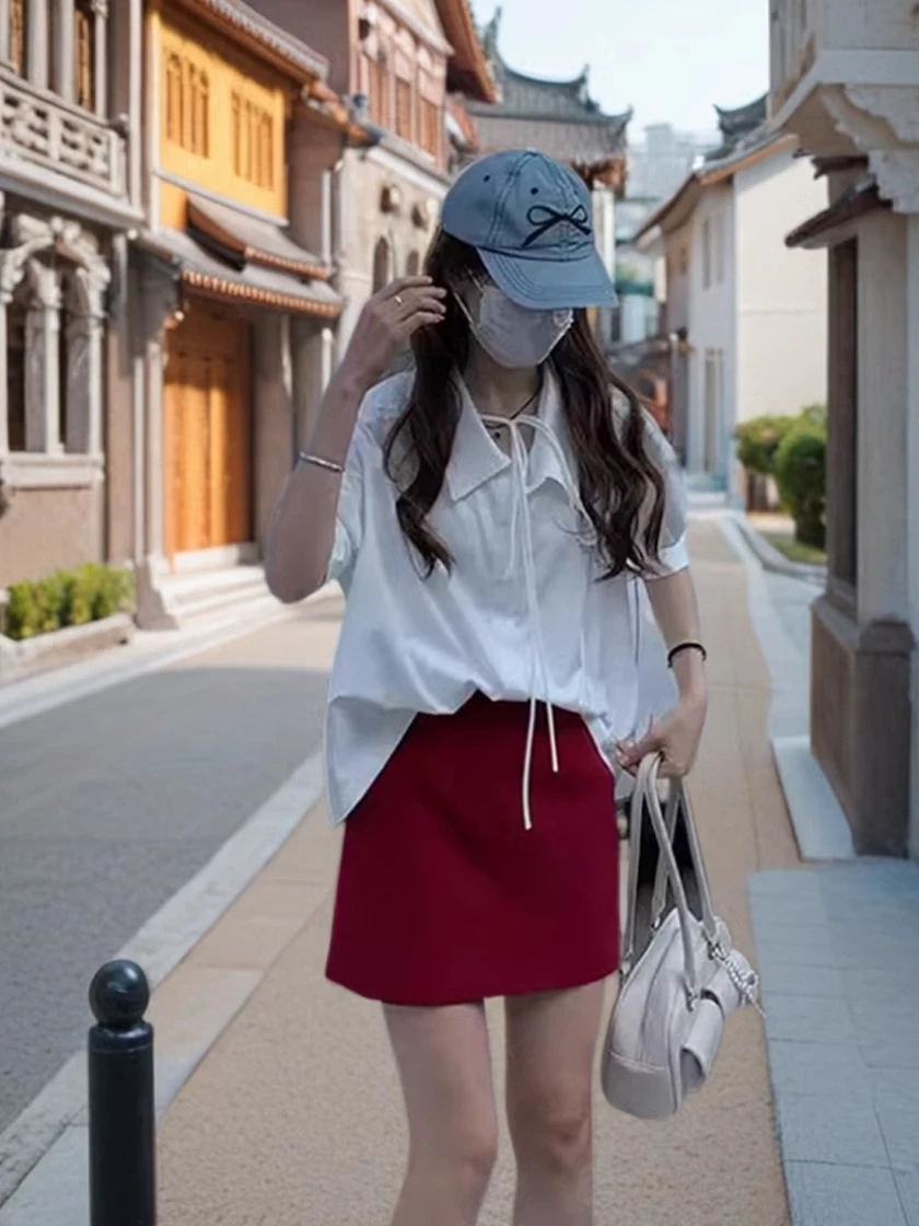 Hoge taille A-lijn rok en witte irt tweedelige set voor dames zomer faion luxe gevoel rode kleur straat sle