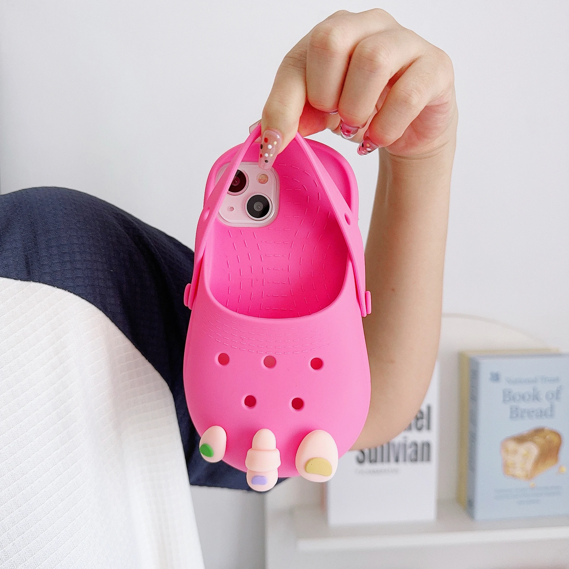 Leaky finger Crocs cute silicone case for girl with iPhone15 11 14 13 12 Pro Max phone case fun