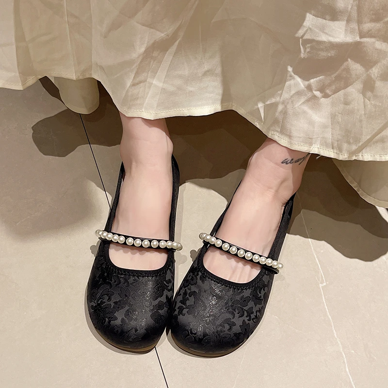 

Lovely Flats Female Summer Daily Leather Slip on Round Toe Classic Shoes for Women Solid String Bead Platform Flats Plus Size