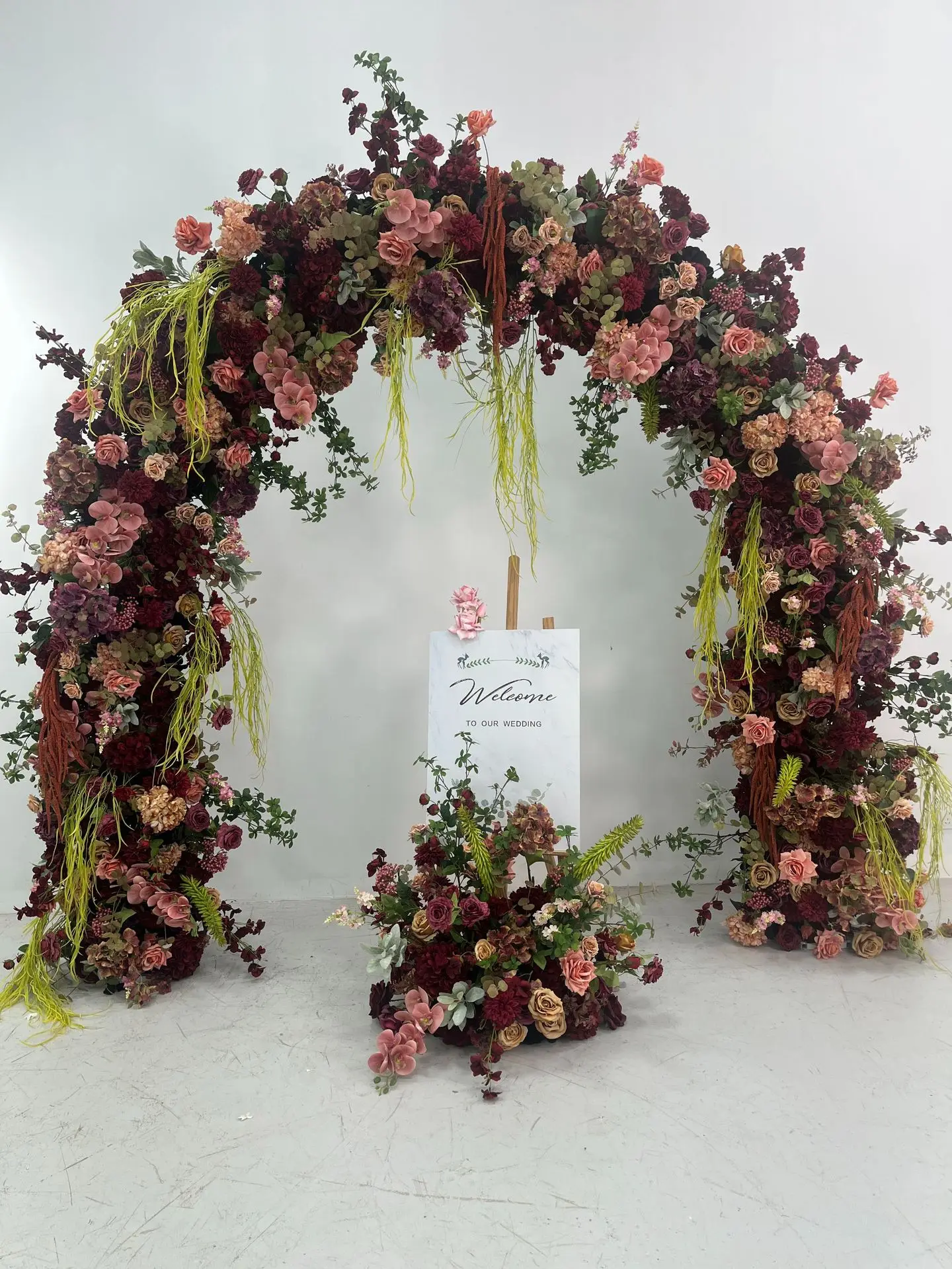 2,4M Tiefrot U-förmiger Künstlicher Blumenbogen Hochzeits-Hintergrund Bühnen- und Schaufensterdekoration für Outdoor-Events Blumendekoration Großhandel – Detail 2
