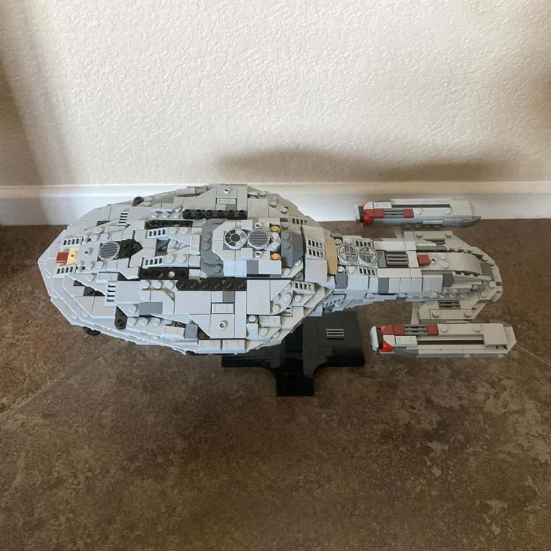 NEW 742PCS MOC USS Voyager NCC-74656 Midi-Scale Building Blocks Space Treks Sapceship Model DIY Bricks Set Toys Gifts