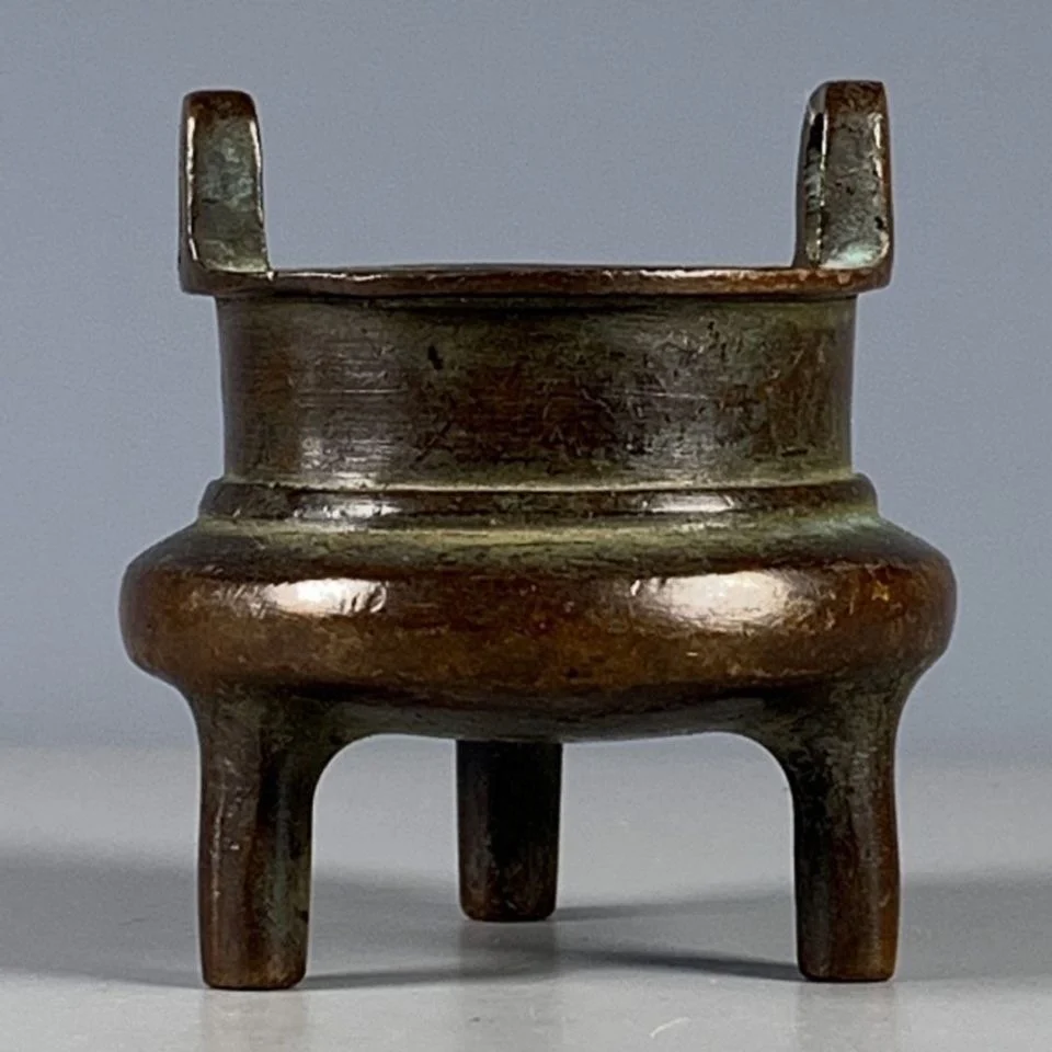 

Antique return old objects, three-legged tripod binaural purple copper incense burner, antique old goods, old copper ware