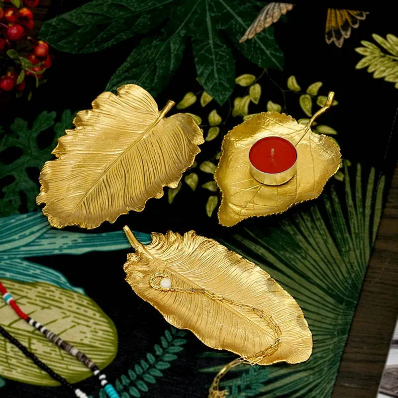 

Nordic Alloy Leaf-Shaped Tray Luxury Gold Candle Holder & Display Prop for Tabletop Photography Home Office Desktop Organizer