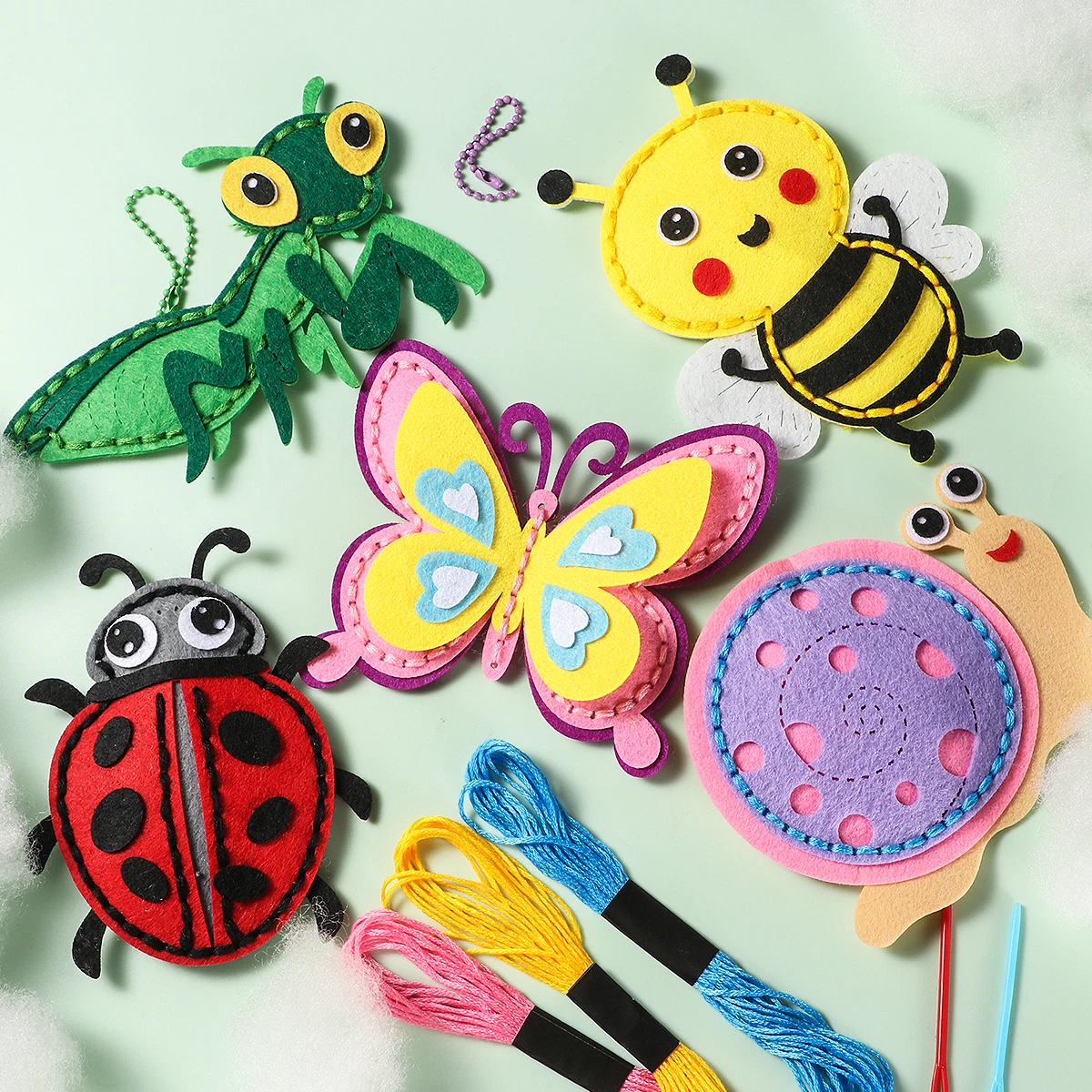 5-delige doe-het-zelf-insectennaaiset; Handnaaimaterialen voor beginners voor het naaien van plezier; Schattig insectenvormig zakje voor geschenken; Creatieve Handi