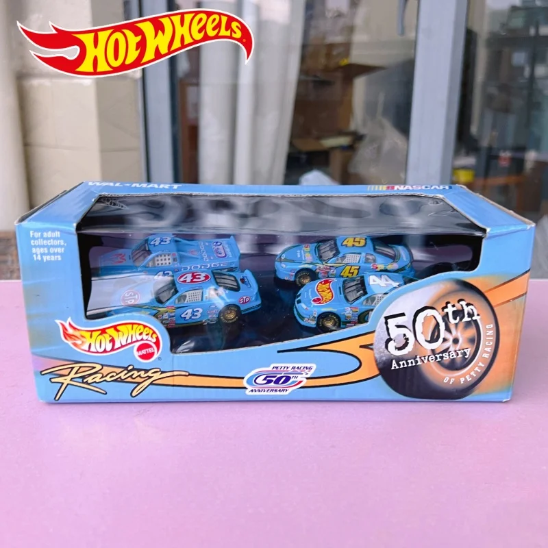 Новые оригинальные Hot Wheels Petty Racing Nascar, имитация модели автомобиля, игрушечный автомобиль для любителей коллекционирования, праздничный подарок на складе Новые оригинальные Hot Wheels Petty Racing Nascar, имитация модели автомобиля, игрушечный автомобиль для любителей коллекционирования, праздничный подарок на складе