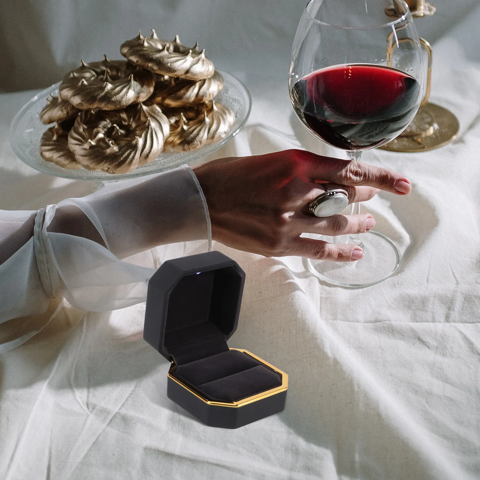 

1Pcs Elegant Dual Ring Box with LED Lights Luxury Jewelry Holder for Marriage Proposal Ring Storage Case Creative Wedding Gift