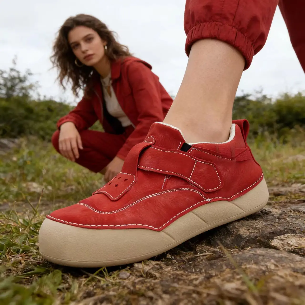 

Кожаные туфли ручной работы для весны и осени, модные повседневные уличные туфли для пар, женские низкие туфли больших размеров, сшитые вручную, для отдыха