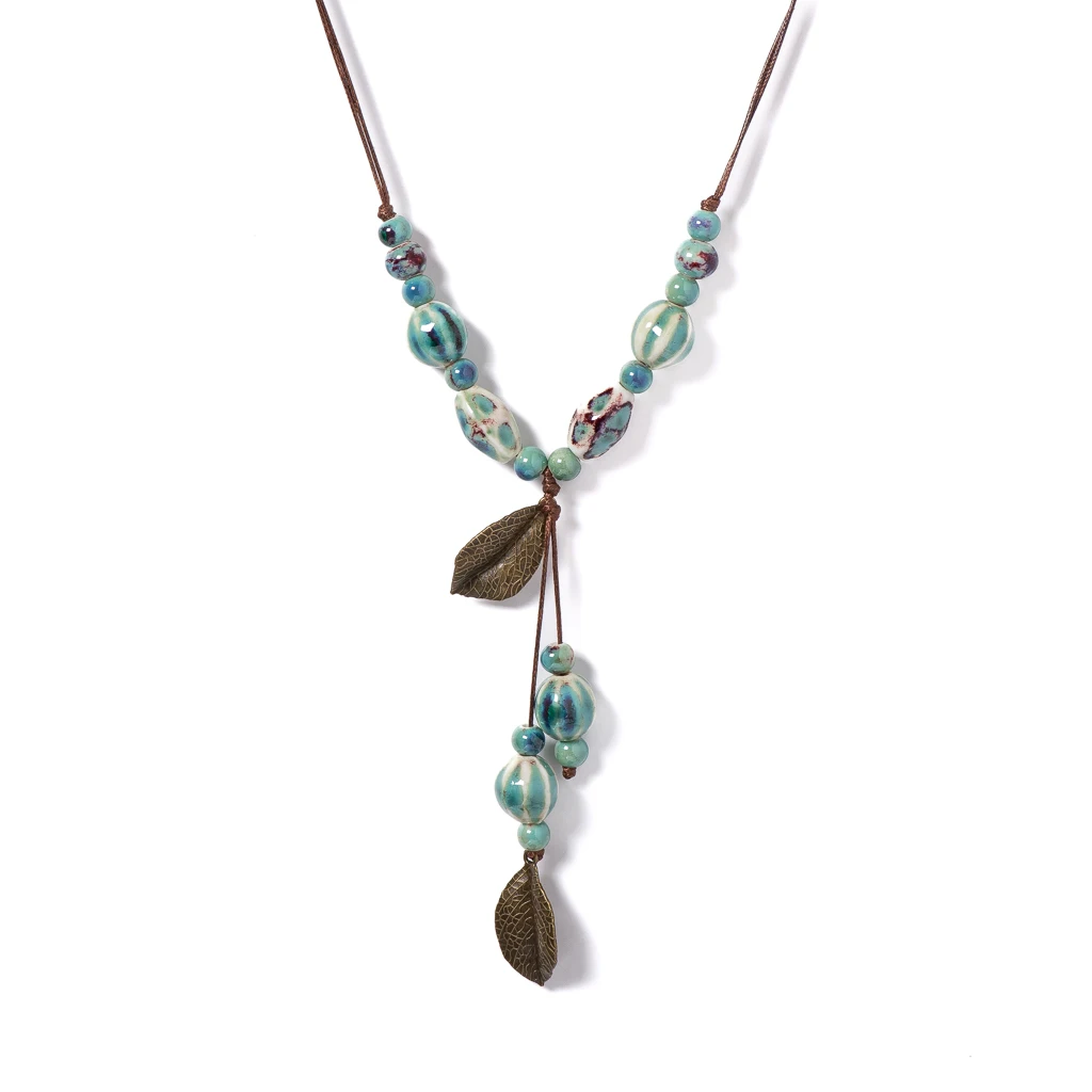 Handgefertigte Keramik-Perlen-Halskette, verstellbar, Boho-Vintage-Stil, ethnischer Schmuck, grüner Blatt-Anhänger, Modeaccessoires für Frauen S02-041